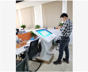 合肥某公司采購(gòu)32寸臥式帶二代證功能查詢(xún)機(jī)