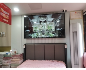 合肥高劉家紡店采購我司一臺75寸壁掛廣告機